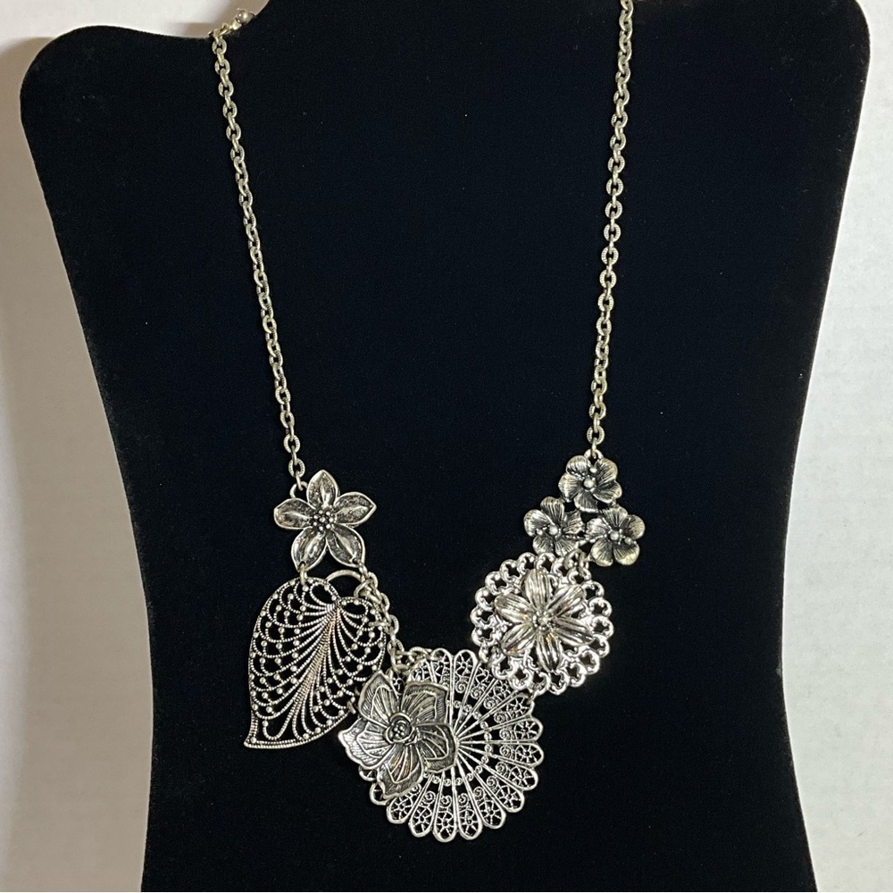 Premier Designs Necklace Silver-Tone Floral